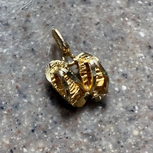 Vintage 14k Yellow Gold Tiny Flip Flop Pendant