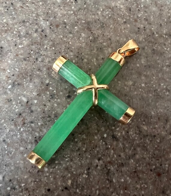 Vintage 14K Yellow Gold Green Jade Cross Pendant