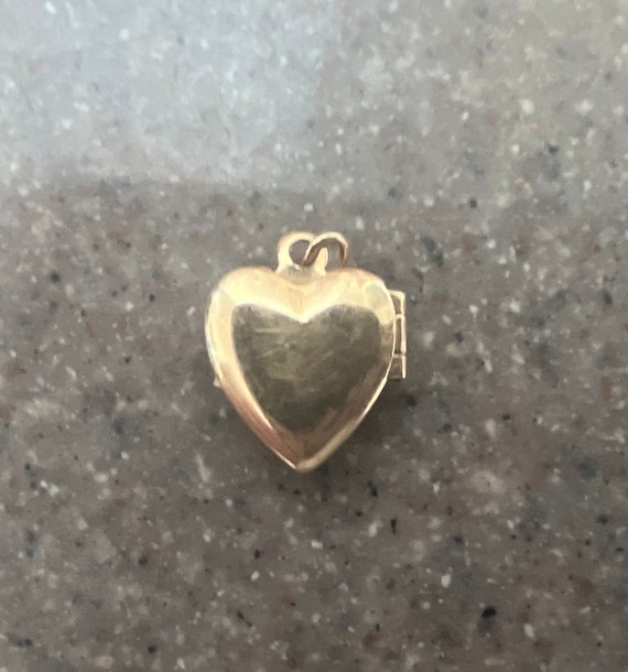 Vintage 14K Yellow Gold Small Heart Locket Pendant - image 5