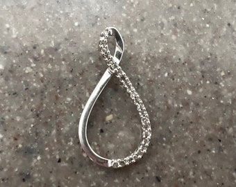 Vintage 10K White Gold Diamond Pendant