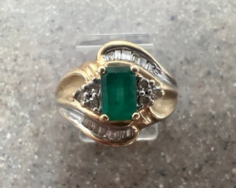 Vintage 10K Yellow Gold Emerald & Diamond Cocktail Ring