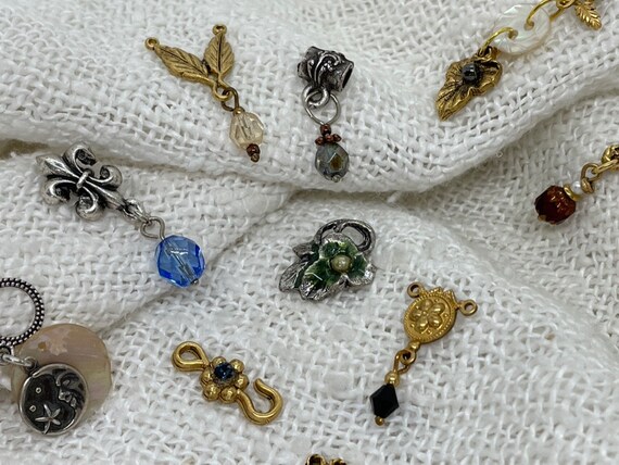 10 Tiny Jewelry  Findings, Vintage Beads, Victori… - image 5