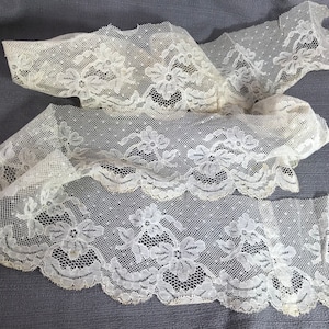 Antique Lace, East Midlands (Buckinghamshire) Point Bobbin Lace, 3 3/4&quot; Wide, 60&quot; long.  Unused