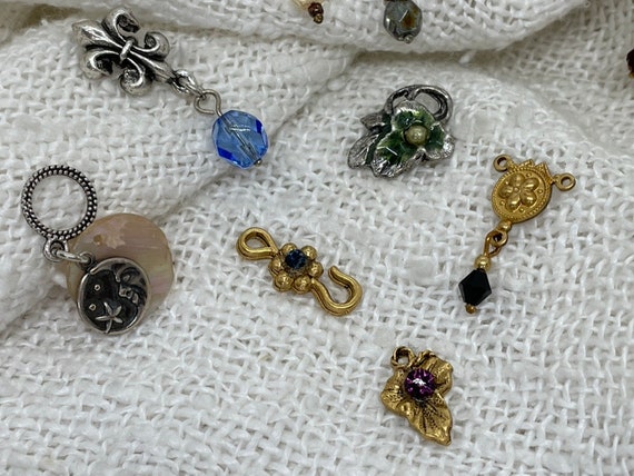 10 Tiny Jewelry  Findings, Vintage Beads, Victori… - image 4