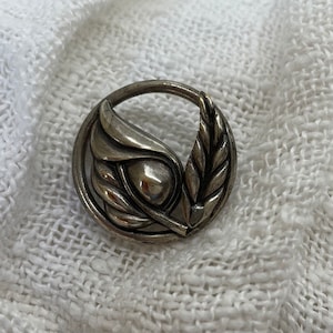 1800s Antique Button, Heavy Silver Plated Flower with Leaves in Circle, 1 1/4&quot;