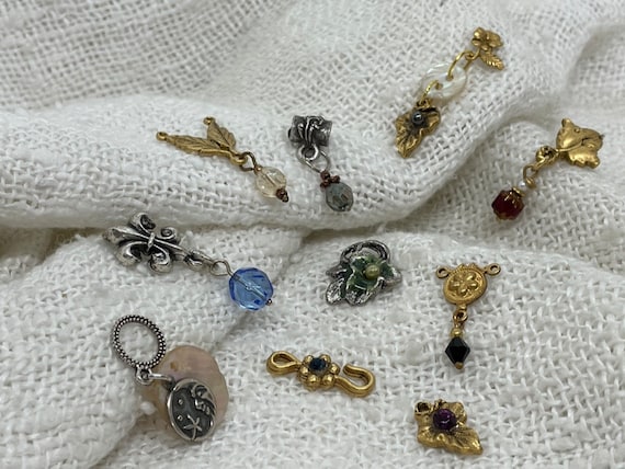 10 Tiny Jewelry  Findings, Vintage Beads, Victori… - image 1