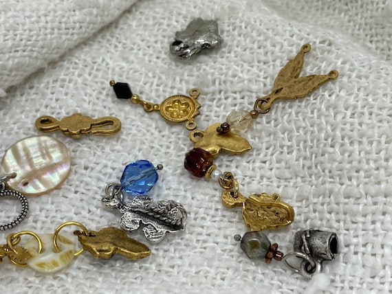 10 Tiny Jewelry  Findings, Vintage Beads, Victori… - image 2