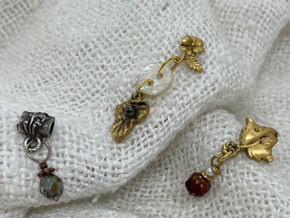 10 Tiny Jewelry  Findings, Vintage Beads, Victori… - image 3