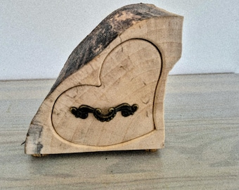 Heart-Shaped Aspen Box – Artisan Wood Jewelry & Keepsake Box