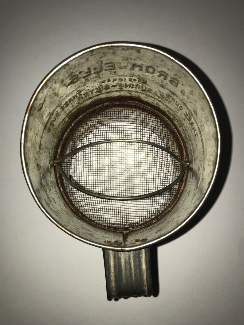 Vintage Bromwell/'s sifter3 Cup metal flour sifterAPPLEred white vintage kitchenkitchenwaredecor display proprustic chippy charmworks
