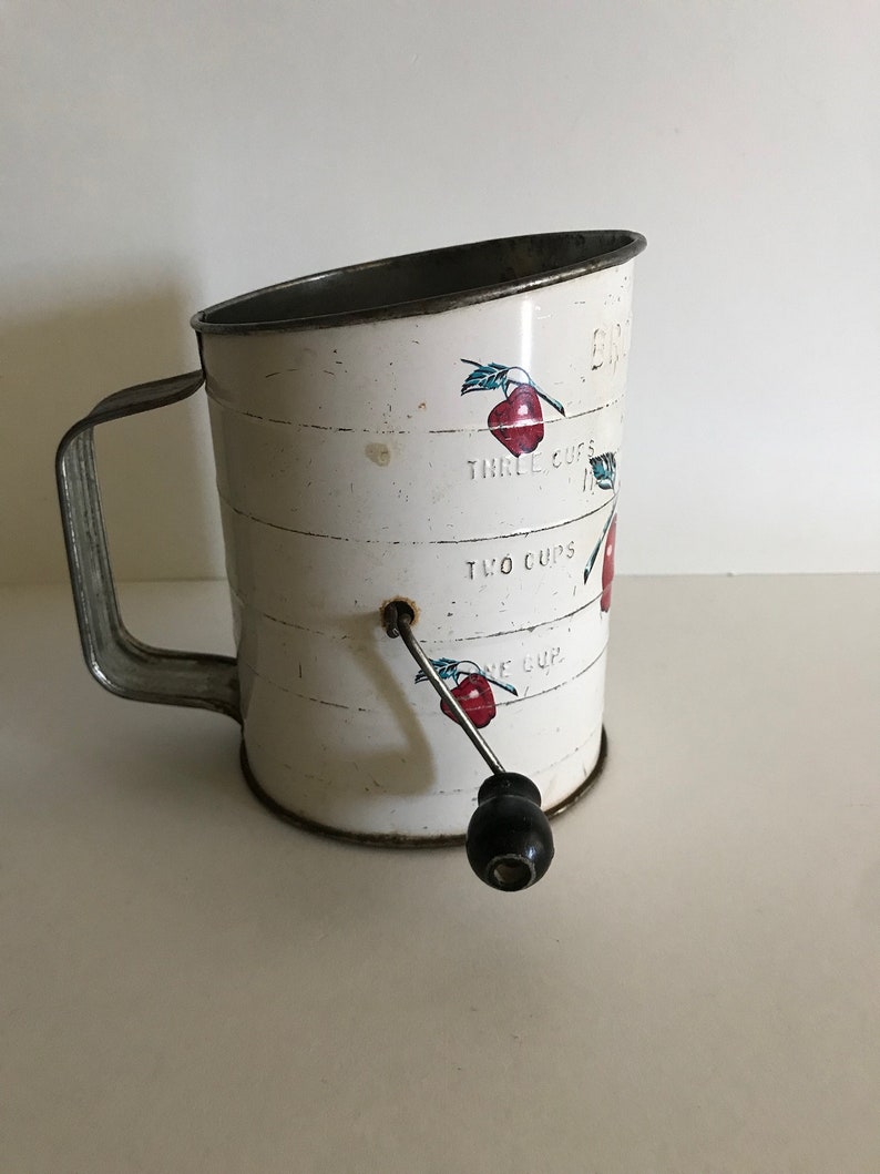 Vintage Bromwell/'s sifter3 Cup metal flour sifterAPPLEred white vintage kitchenkitchenwaredecor display proprustic chippy charmworks