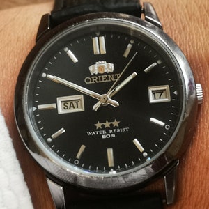 montre vintage orientale, montre du Japon, montre automatique, montres pour hommes, calendrier jour et date, montre noire