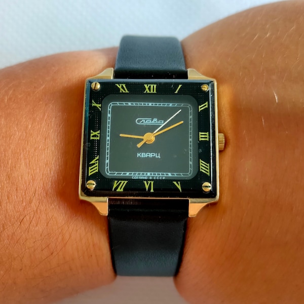 Montre à quartz soviétique SLAVA, montre carrée, avec batterie, montre rare, montre urss, montre noire