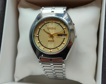 Orient Automatic watch, Vintage Japan watch, day and date indicator, rare dial,