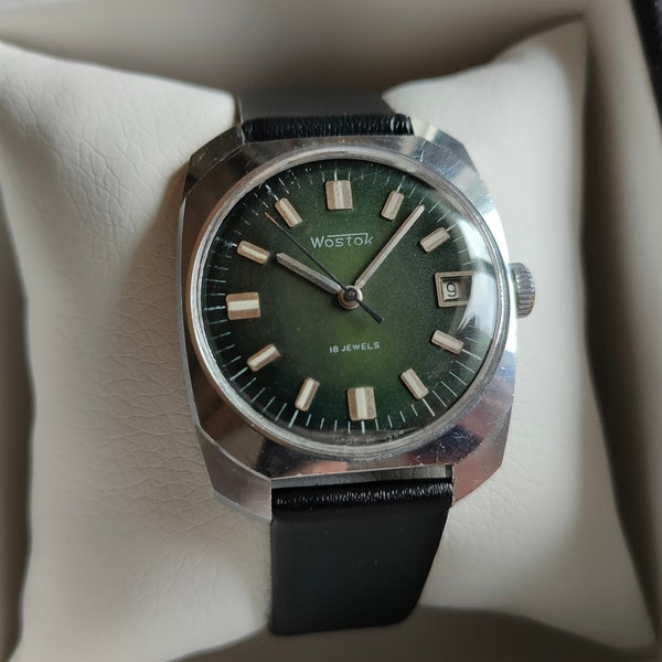 Vintage Green Wostok watch, green dial, Vostok watch, mechanical watch, Soviet watch, with date