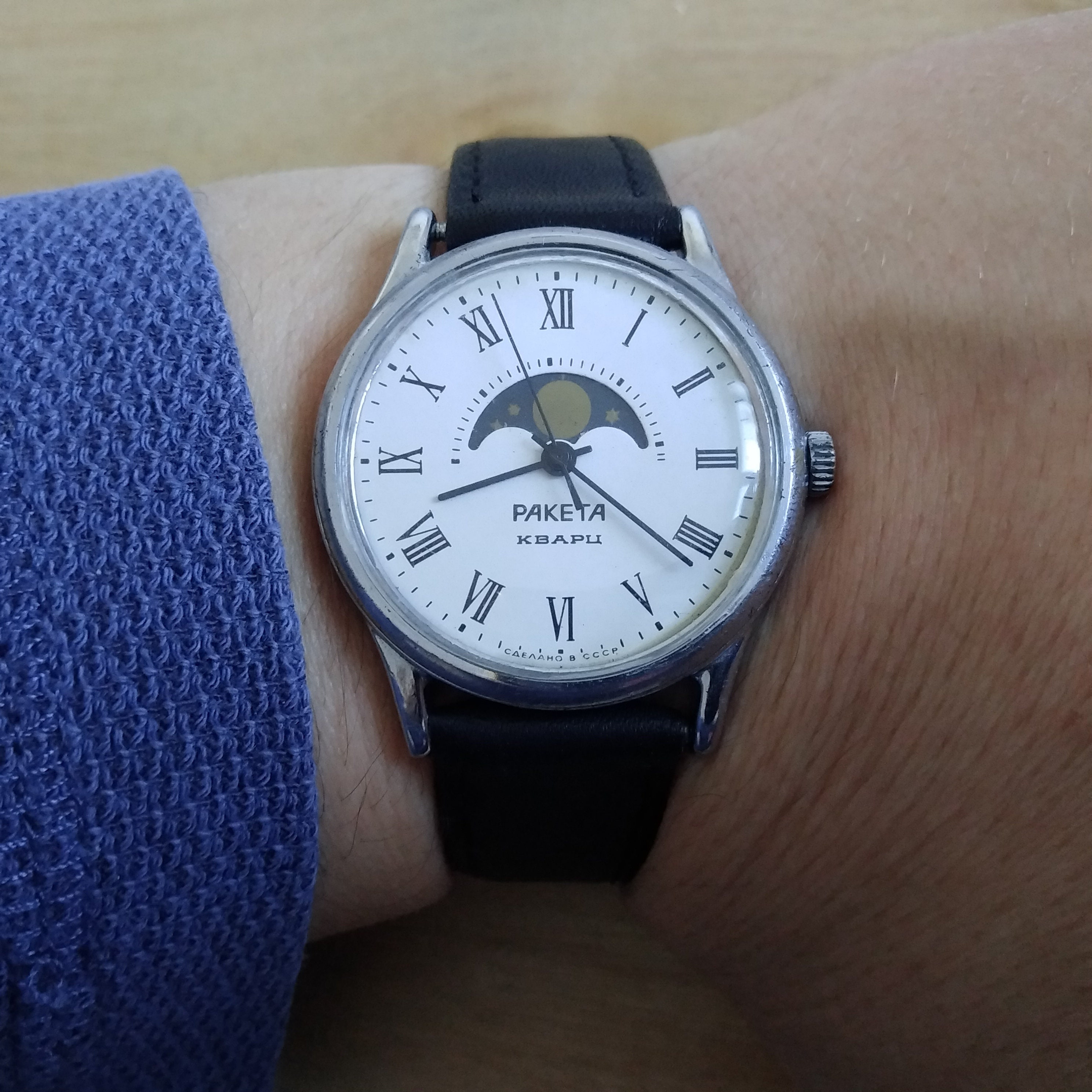 Orologio al quarzo RAKETA con calendario delle fasi lunari reali