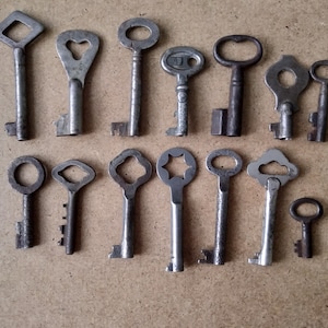 15 clés anciennes, clé de jeu, clés anciennes, clés antiques, clé de porte, décor de clés, clés pour gestionnaires, clés métalliques, clés vintage, clés URSS, clés de collection