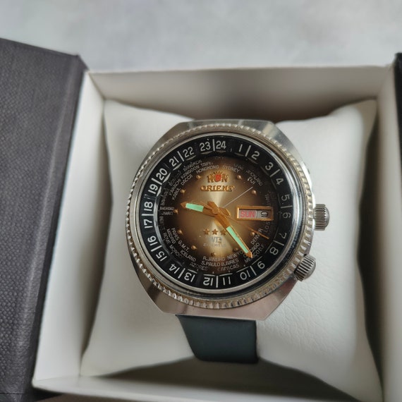 RARE Vintage Orient WORLD DIVER Watch, Sea World Orient RARE Vintage Orient WORLD DIVER Watch, Sea World Orient
