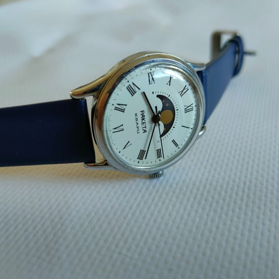 Reloj con calendario lunar sale