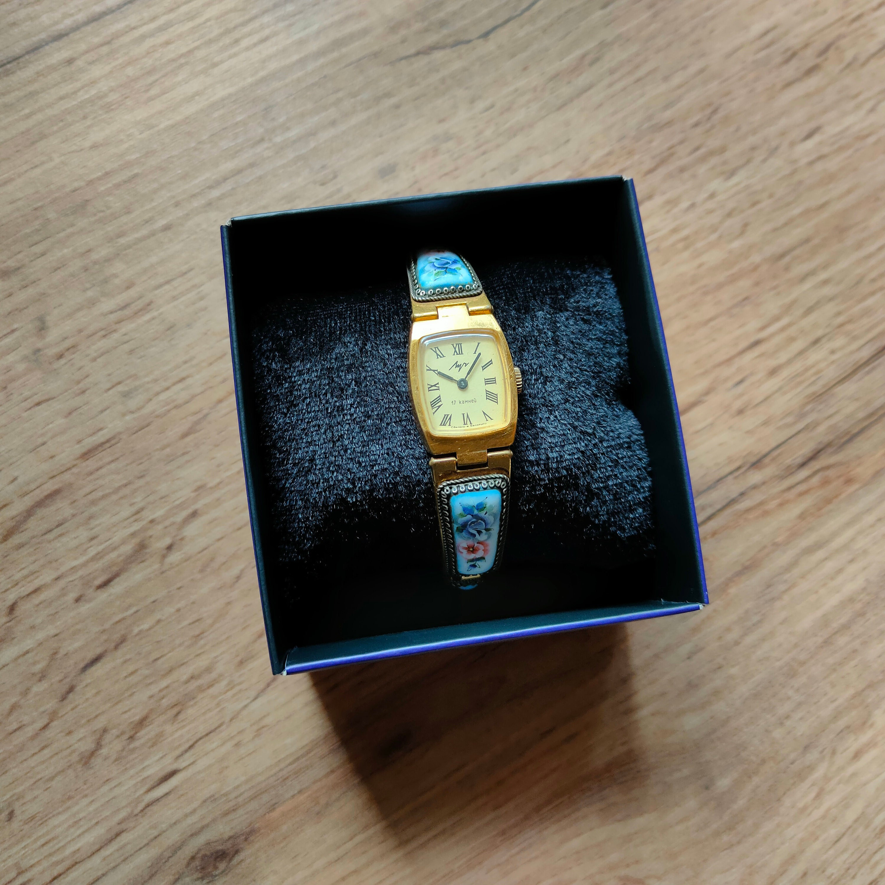 Vintage Ladies Watch Luch, Bracelet With Floral Enamel  display picture 1