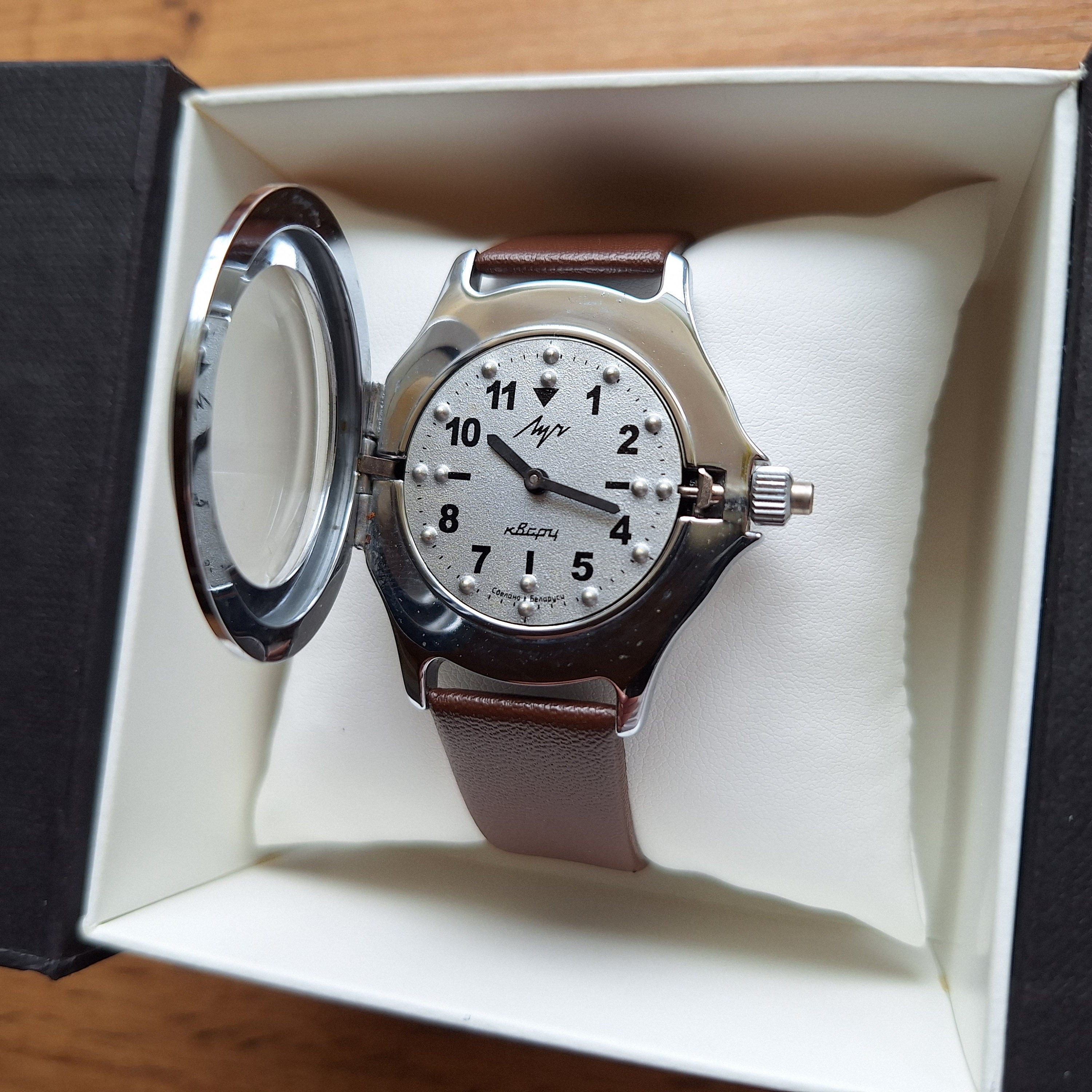 Braille horloge deals