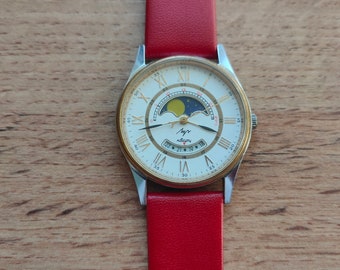 Quartz watch Luch, Real Moon Phases Calendar, Moon wrist watch, round face,  Soviet watch, white watch, moonphase watch