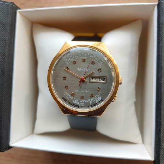 ソビエト時計 Raketa 年曜日データ パーペチュアルカレンダー付き 
