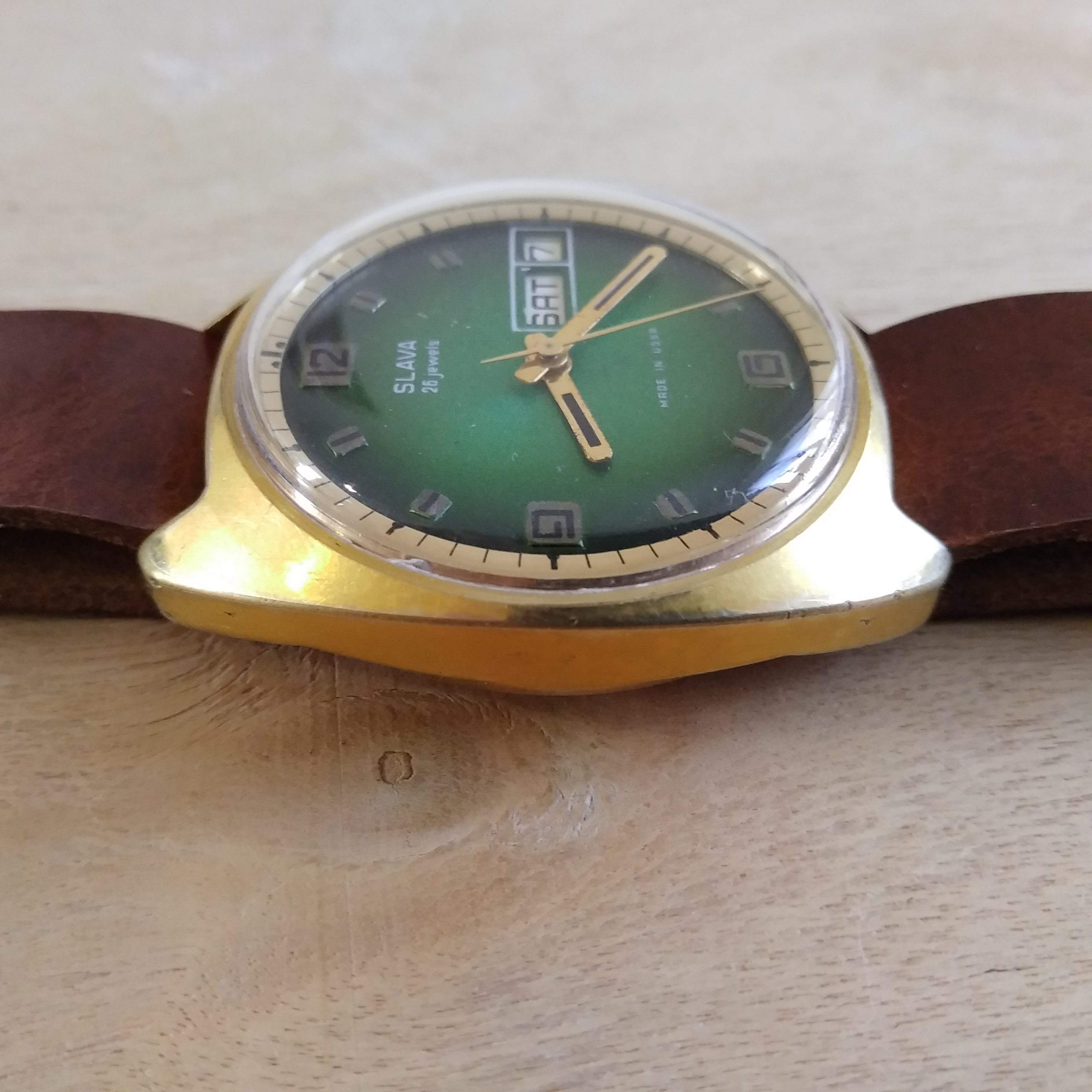 Montre Vintage Slava Soviétique (années 1980) - Mécanique à Remontage Manuel, Jour Et Date, Boîtier Acier, Bracelet Noir