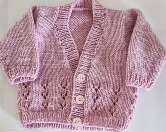 0 bis 3 Monate handgestrickte Baby Cardigan in verschiedenen Farben, gestrickte Baby Cardigan, handgemachte Cardigan