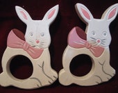 Wooden Set 4 Easter BUNNY Rabbit NAPKIN RINGS Holders White Pink 4.5 quot Dining Table Vintage 1980s Alice Wonderland Party Decoration 2206
