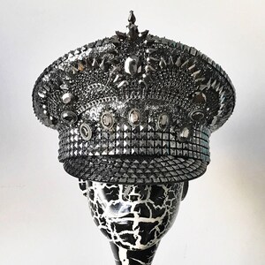 FRI FRAKT! Militärhatt "Crowning Glory" i gunmetal. Burning Man-hatt. Kaptenshatt. bild 2