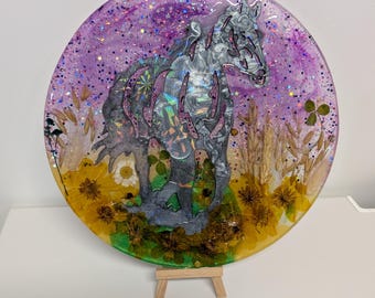 Caballo de resina que brilla en la oscuridad: flores y trigo auténticos, decoración de pared redonda de 30 cm