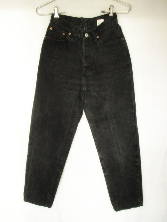 ladies black levi jeans
