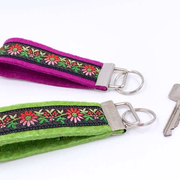 Keychain in Wool Felt gift idea wedding back to school Christmas , Filz Schlüsselring