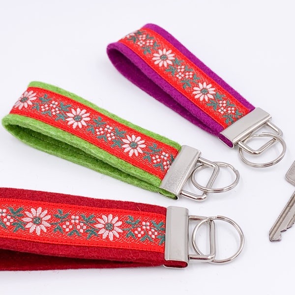 Keychain in Wool Felt, Filz Schlüsselring, Keychain Christmas Gift