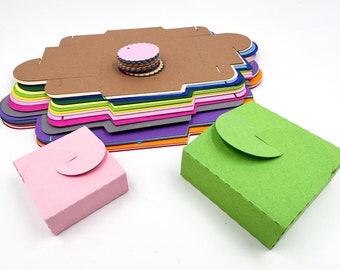 10 / 25 / 50 Caja de regalo de papel hecha a mano con etiquetas de regalo (elija Color, tamaño y cantidad)
