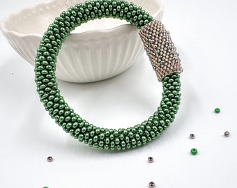 Green Beaded handmade crochet Bracelet with peyote, Bangle of beads and peyote, no clasp bracelet Summer gift idea