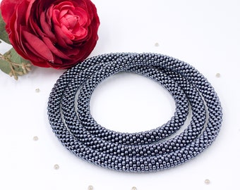 Graue gehäkelte Halskette (Armband optional), gehäkelte Perlenkette, Röhrenglas-Halskette, Schmuck-Mutter-Geschenk