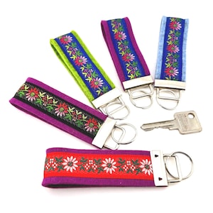 Keychain in Wool Felt and flowers sustainable women Gift