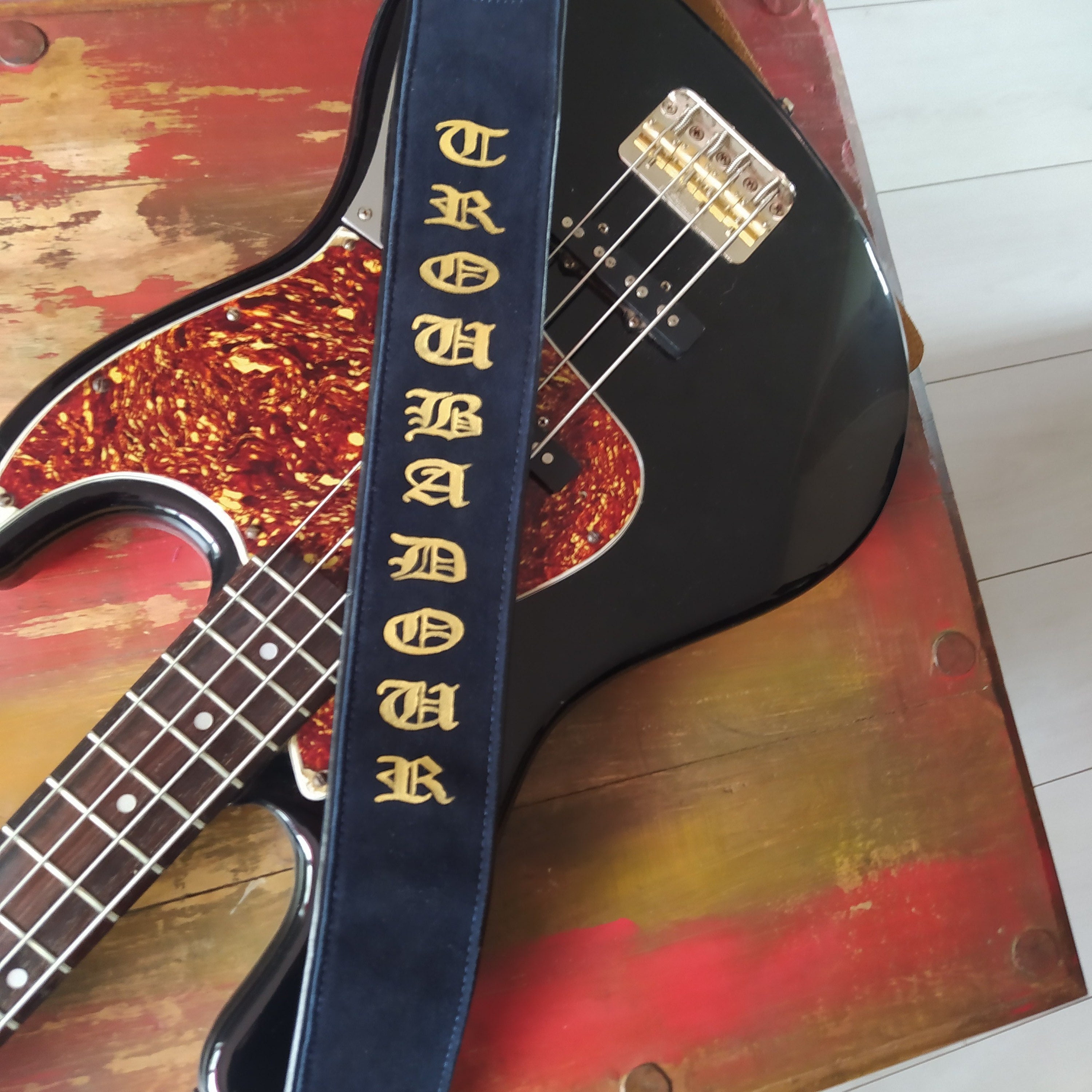 KAONESS Sangle de Guitare Sangle Réglable pour Basse Guitare Èlectrique  Guitare Acoustique 1 Paire de Verrous de Sangle et 4 Médiators de Guitare  Marron : : Instruments de musique et Sono
