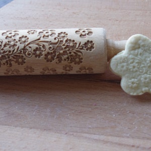 Mini-Laser gravierter Teigroller mit Blumenmotiven-4