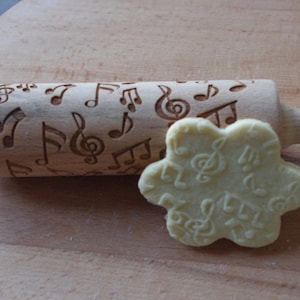 Mini laser engraved rolling pin with music motif