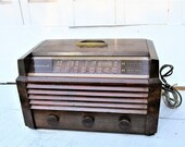 1940 39 s RCA Victor Model 56x5 table top, tube radio in a wood cabinet. Features high and low broadcast and short wave. Powers up with noise