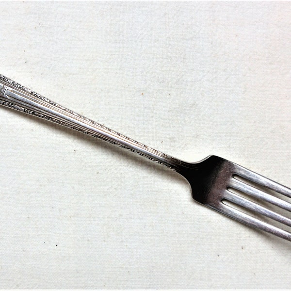 Vintage silver plate dinner fork, Wm Rogers Regent pattern from 1939.  7.5" long. Good used condition. Some tarnish. No dings