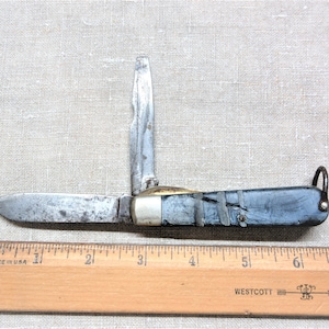 Old Camillus Electrician Folding Pocket Knife marked New York USA. Blade and screwdriver are both 3&quot; long. Good working order, marked scale