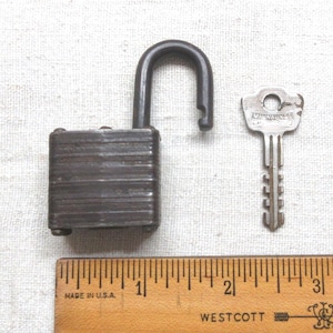 Vintage Master Lock Padlock with Key, Milwaukee USA, 1"
