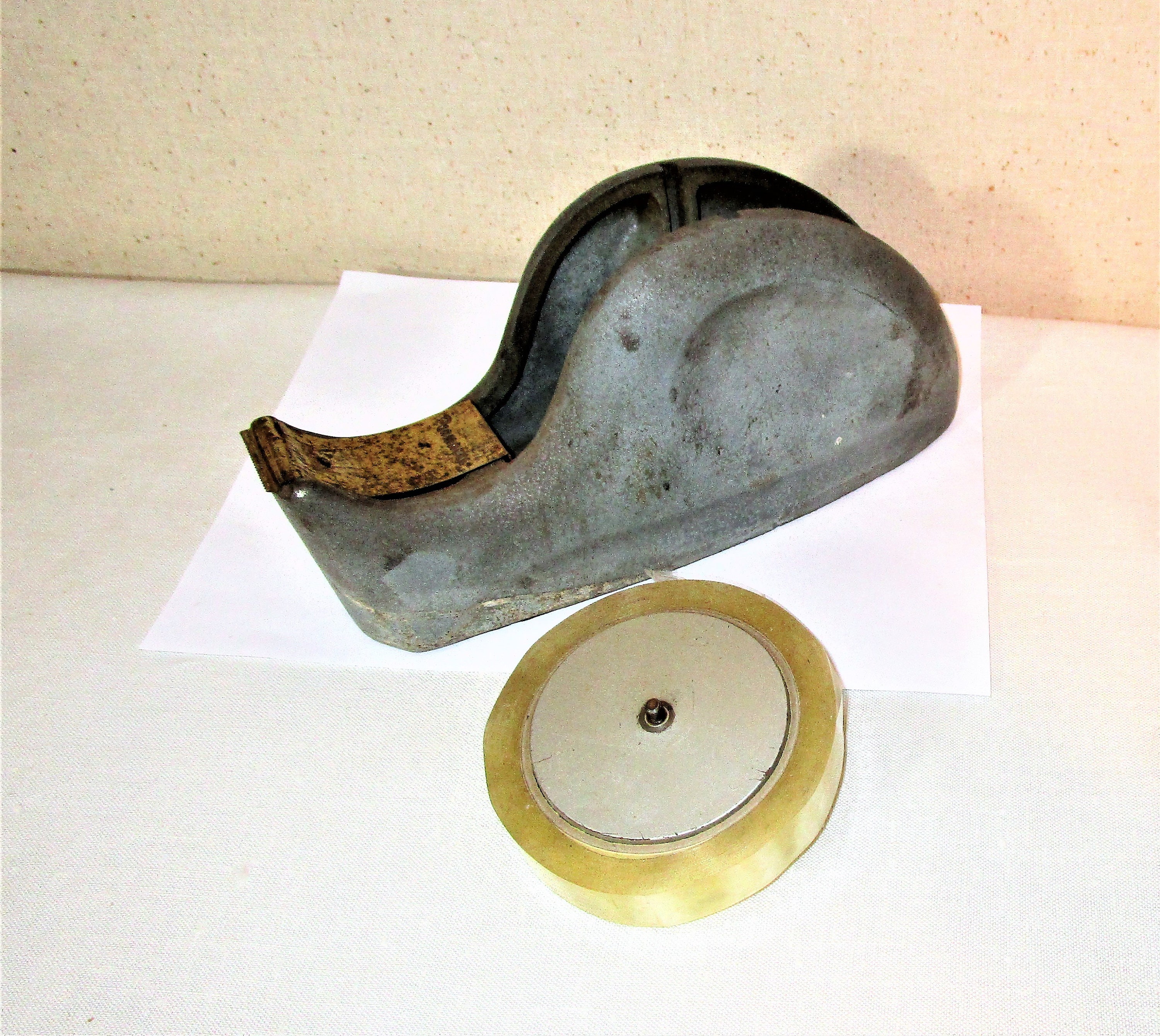 how much does a tape dispenser weigh