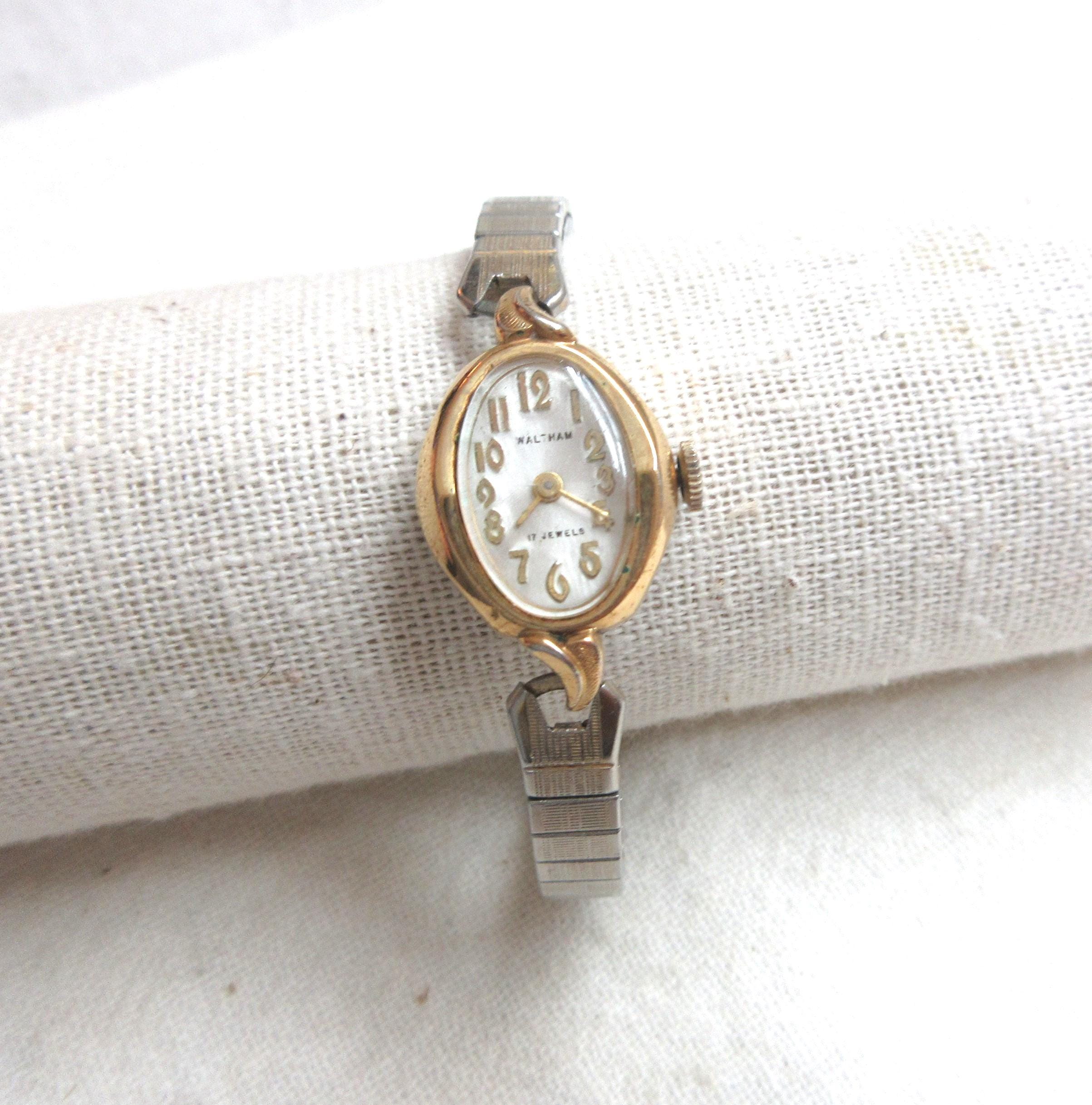 Ladies Waltham 17 Jewel Wind up Wrist Watch: Size 5.5
