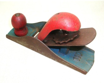 Small Vintage Planer. 6.5" long. Only marked with 110 on the base. Original red and blue paint is wearing off a bit. Blade needs sharpening