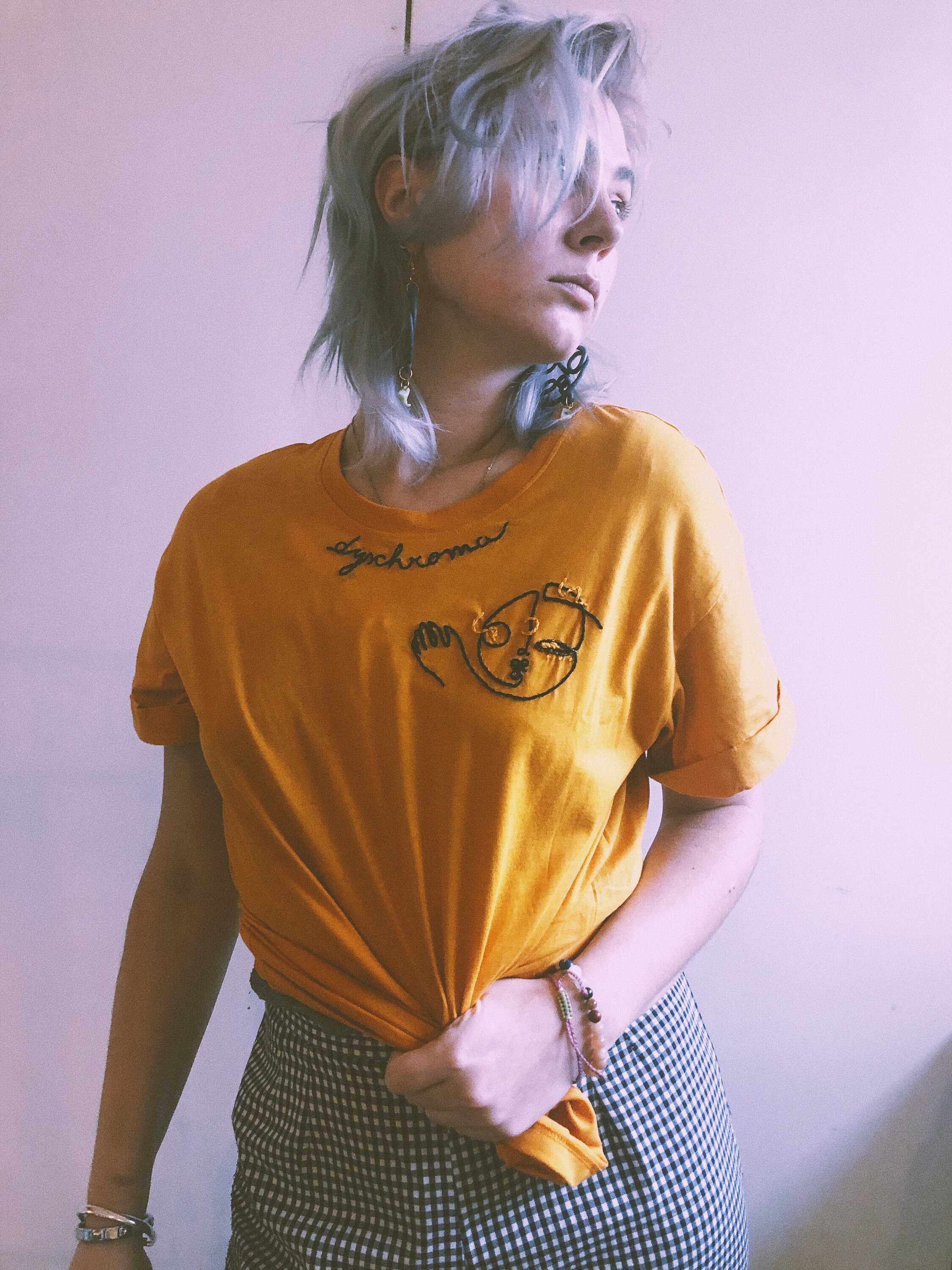 Camiseta de oro camiseta bordada camiseta de oro mostaza Etsy